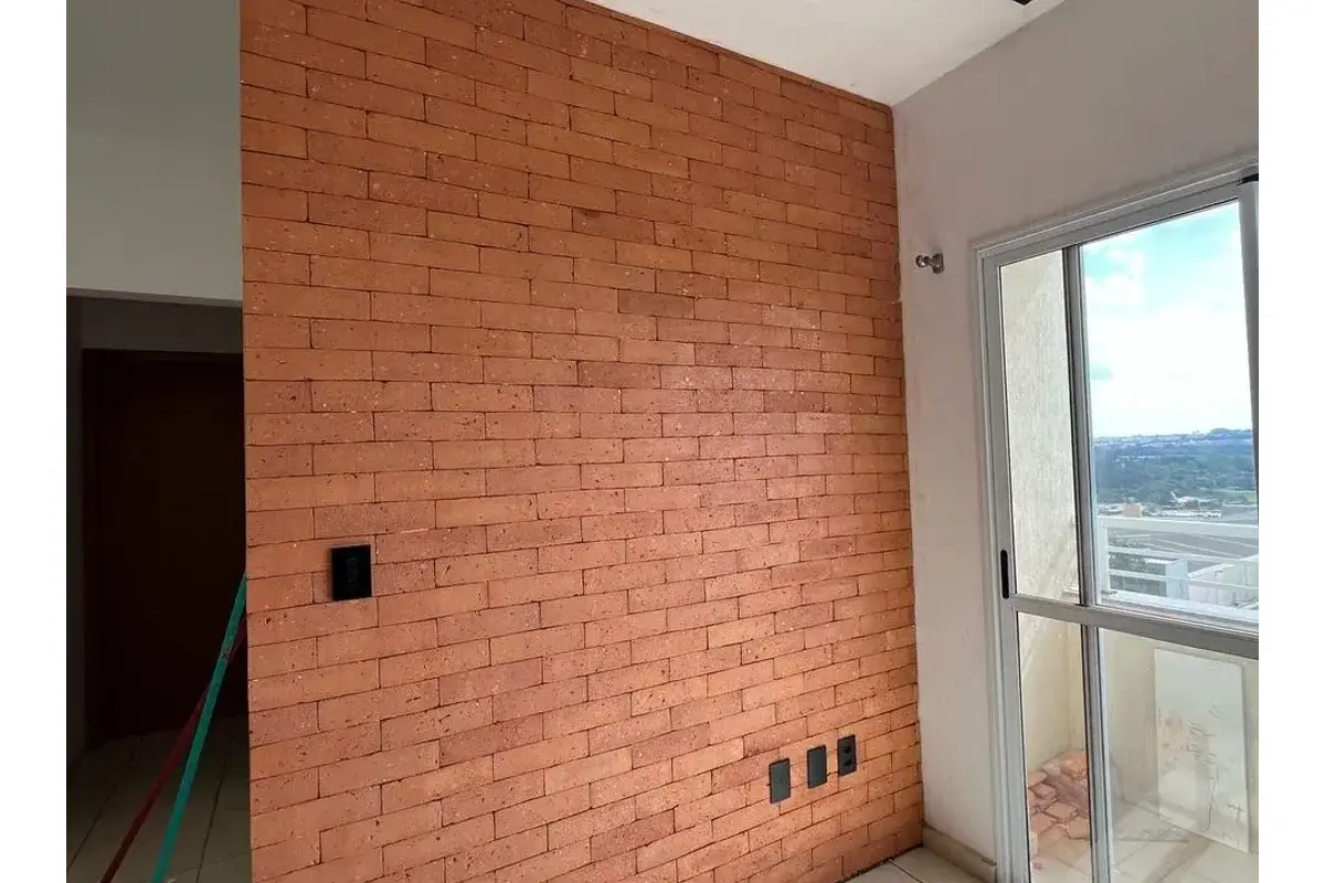 Detalhe de peça cerâmica — regularidade dimensional exigida pela NBR 15270